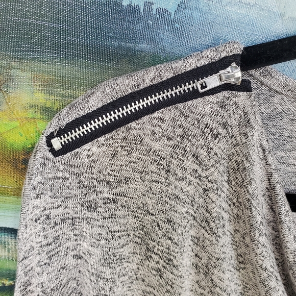 CARMEN Carmen Marc Valvo Zip Shoulder Knit Top - Picture 3 of 10